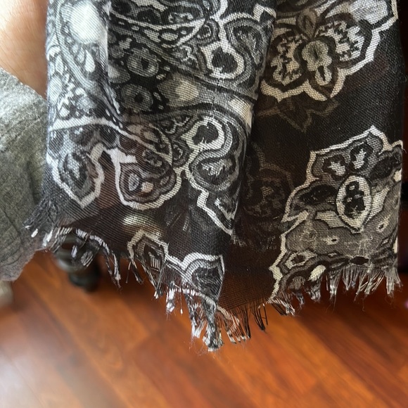 Charming Charlie scarf - Picture 2 of 3